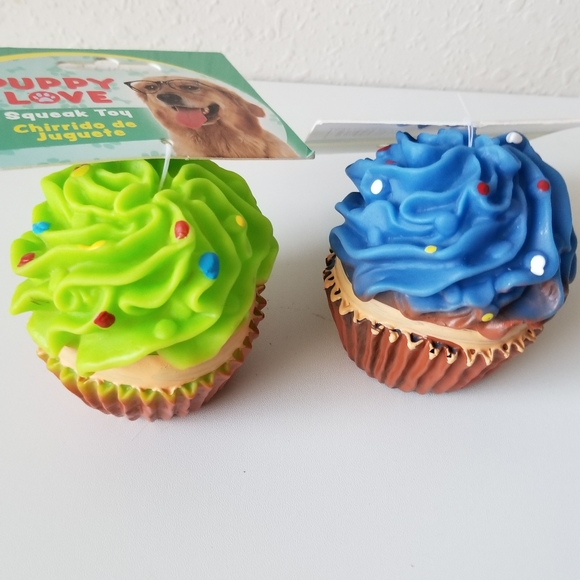 1 left Blue Squeak Cupcake Dog Toy New - Picture 3 of 16